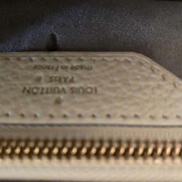 OnTheGo MM Monogram Empreinte Leather | LOUIS VUITTON ® Louis Vuitton Bag